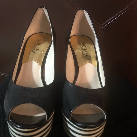 Michael Kors Shoes - Picture 2 of 5